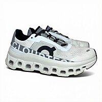“On Cloudstratus 3” white