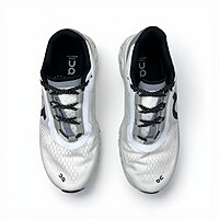 “On Cloudstratus 3” white