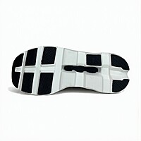 “On Cloudstratus 3” white